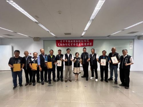 臺中市感謝基層里長齊心守護動物健康，副市長賴淑惠親自表揚58位傑出里長